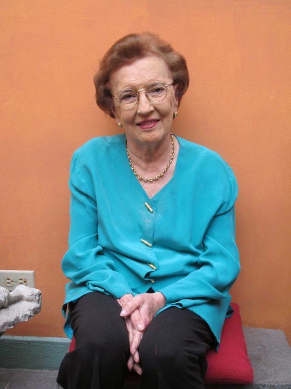 Dra. Ines Benavides, Curadora de Arte, Favalart